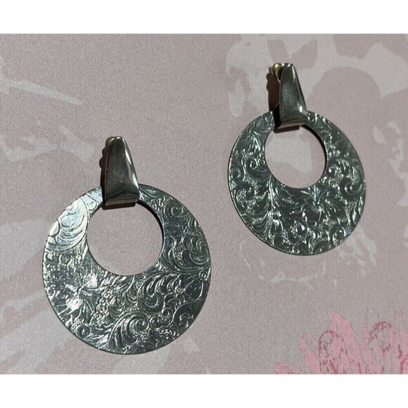 Vintage 70s Silver Tone Filigree Flower Hoop Clip Earrings Boho Hippie - Picture 2 of 9